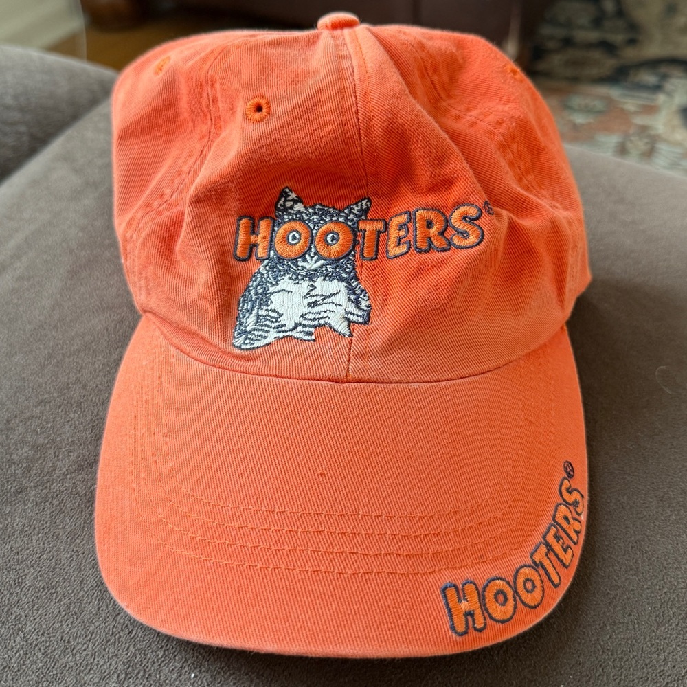 Hooters vintage cap